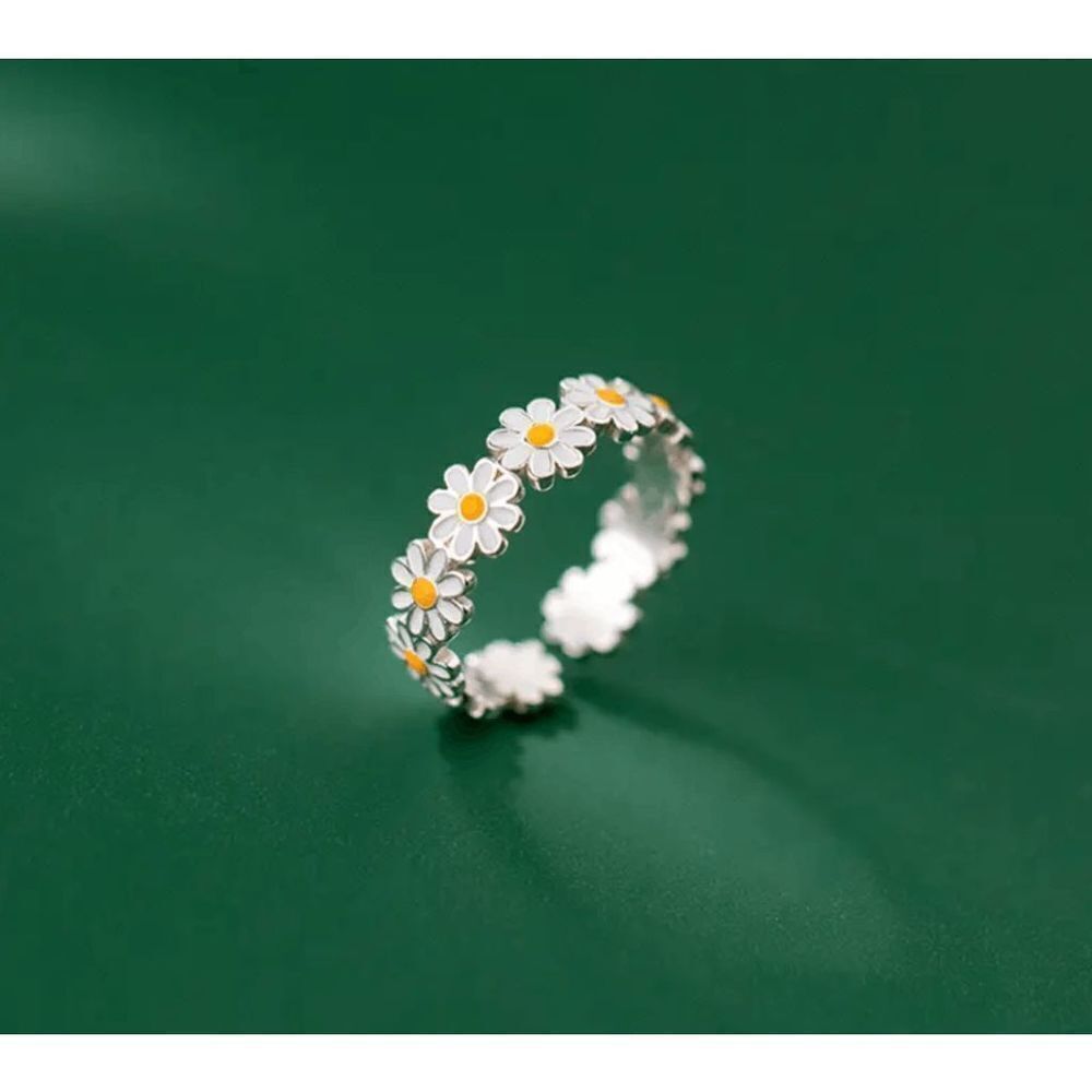 Brand New White and Yellow Daisy Flower Adjustable Ring